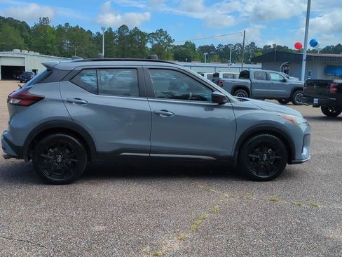Used 2021 Nissan Kicks SR w/ SR Premium Package FWD image 4
