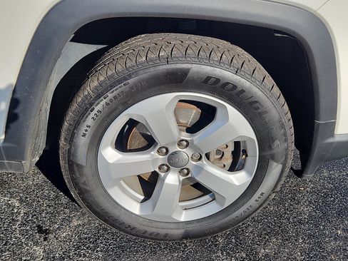 Used 2017 Jeep Compass Latitude image 8