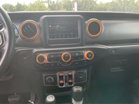 Used 2021 Jeep Gladiator Sport AWD/4WD image 16