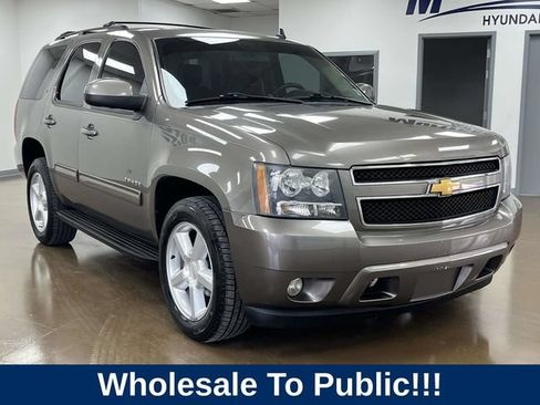 Used 2012 Chevrolet Tahoe LT w/ Luxury Package RWD image 3