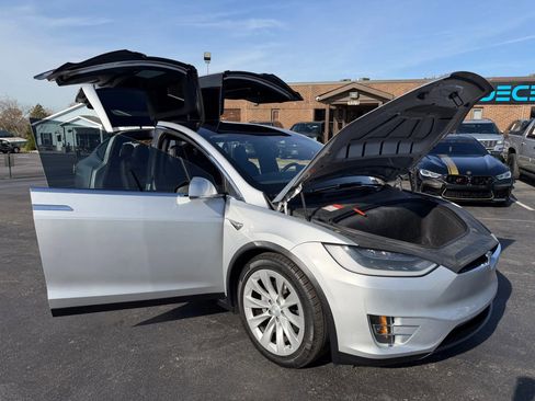 Used 2018 Tesla Model X 75D image 39