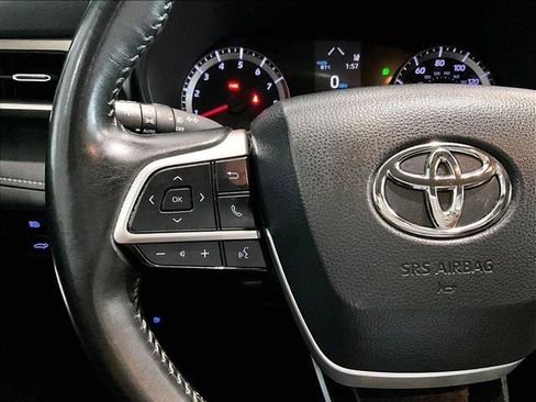 Used 2022 Toyota Highlander LE FWD image 20