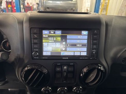 Used 2015 Jeep Wrangler Unlimited Sahara AWD/4WD image 35