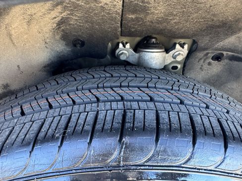 Certified 2024 Ford Explorer XLT w/ Equipment Group 202A image 21