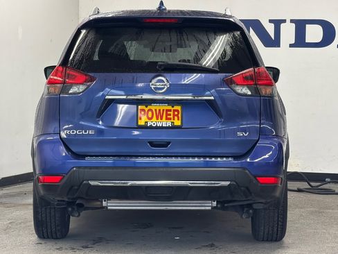 Used 2017 Nissan Rogue SV image 4
