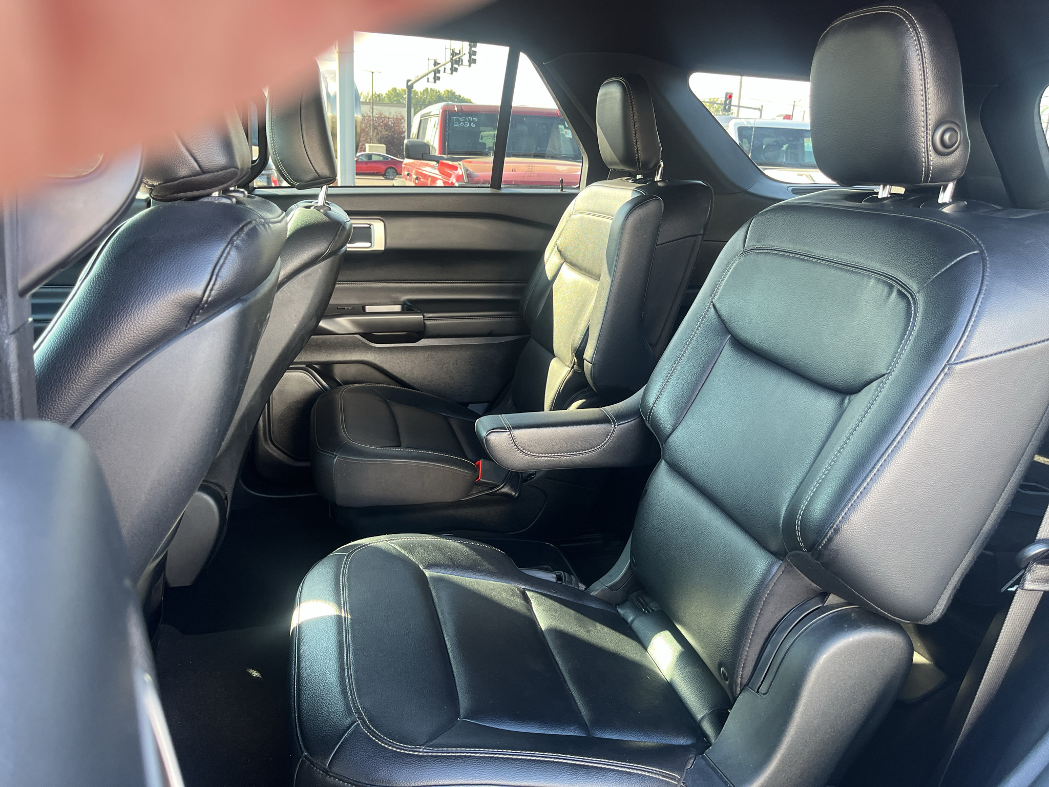 Used 2020 Ford Explorer XLT w/ Equipment Group 202A RWD image 26