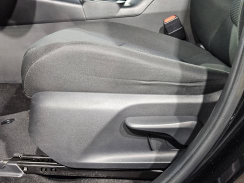 Used 2025 Toyota RAV4 LE AWD/4WD image 23