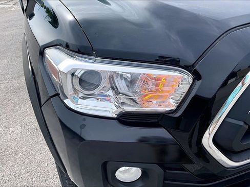 Used 2022 Toyota Tacoma SR5 w/ Technology Package RWD image 31