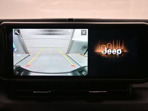 Used 2025 Jeep Gladiator Sport AWD/4WD image 18