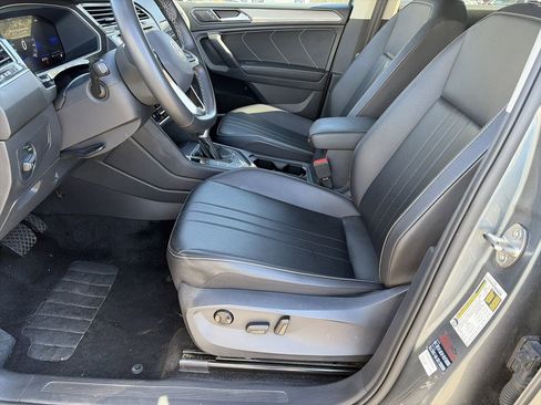 Used 2024 Volkswagen Tiguan SE image 26
