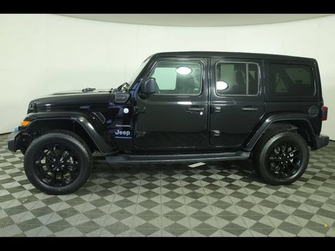 Used 2023 Jeep Wrangler Unlimited Sahara w/ Cold Weather Group AWD/4WD image 13