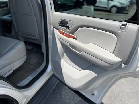 Used 2014 Chevrolet Tahoe LTZ RWD image 14