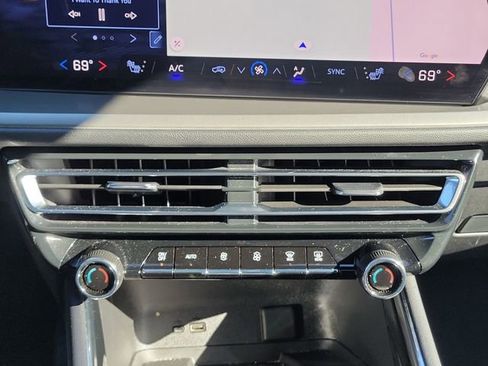 Certified 2025 Chevrolet Traverse LT image 34