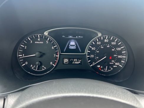 Used 2015 Nissan Pathfinder SV image 13