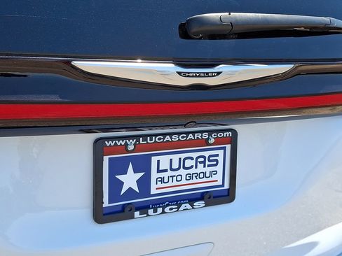 Used 2023 Chrysler Pacifica Touring-L FWD image 32