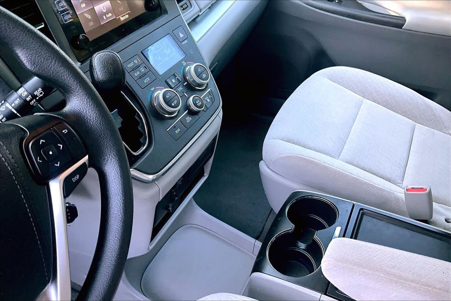Certified 2017 Toyota Sienna LE FWD image 15