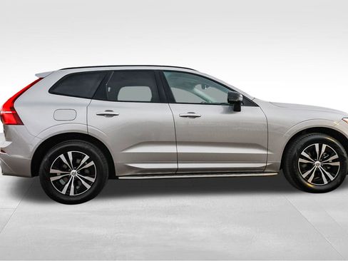 Used 2025 Volvo XC60 B5 Core w/ Protection Package Premier image 4