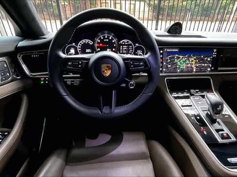 Used 2022 Porsche Panamera GTS image 5