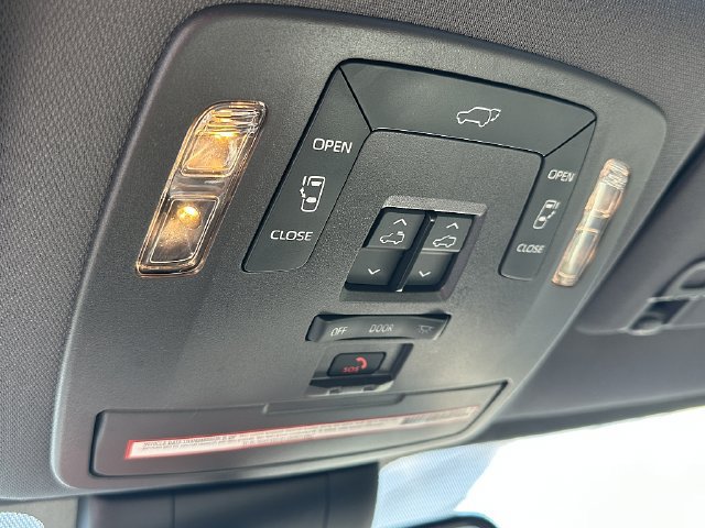 Used 2021 Toyota Sienna XLE FWD image 33