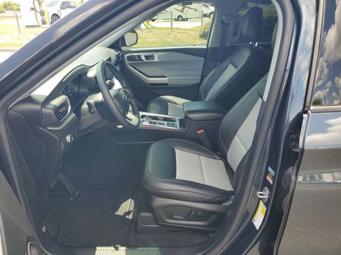 Certified 2022 Ford Explorer XLT w/ Equipment Group 202A RWD image 16
