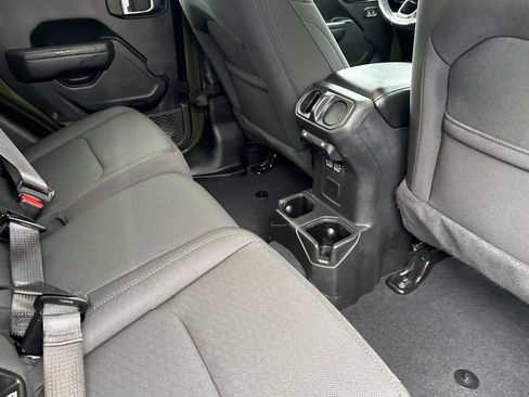 Used 2022 Jeep Gladiator Willys image 30