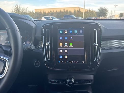 Certified 2025 Volvo XC40 B5 Plus image 23