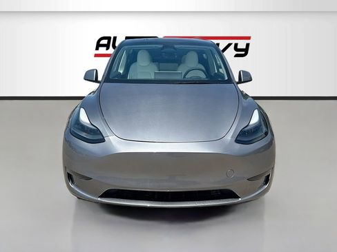 Used 2025 Tesla Model Y Long Range RWD image 2