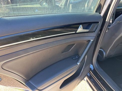 Used 2018 Volkswagen Golf R 4-Door image 10