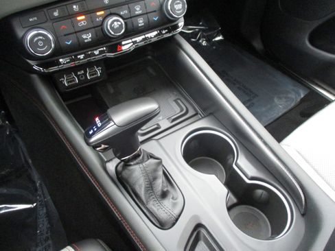 Used 2024 Dodge Durango GT image 32