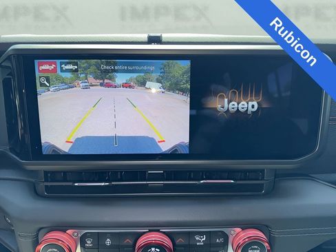 Used 2024 Jeep Gladiator Rubicon w/ Technology Group AWD/4WD image 9