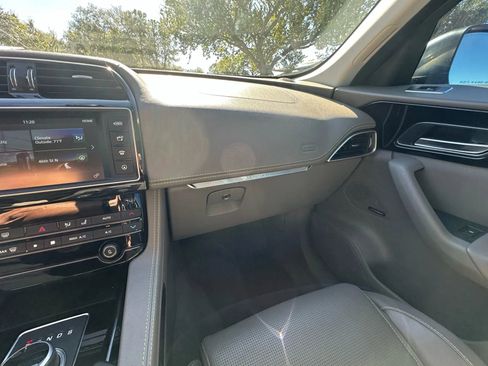 Used 2018 Jaguar F-PACE R-Sport image 42