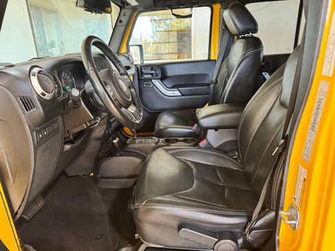 Used 2015 Jeep Wrangler Unlimited Rubicon w/ Max Tow Package image 21