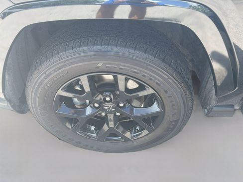 Used 2022 Toyota RAV4 XLE w/ Convenience Package FWD image 33