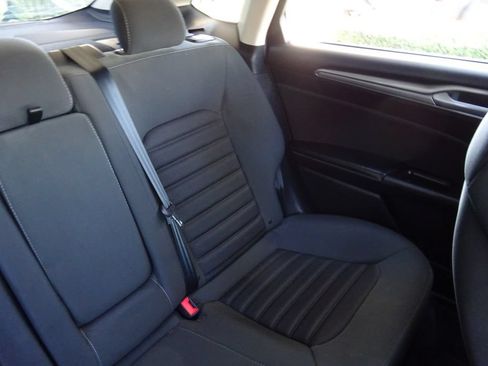 Used 2017 Ford Fusion SE w/ Fusion SE Technology Package FWD image 17