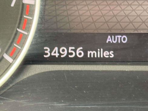 Used 2023 Nissan Pathfinder SL image 25