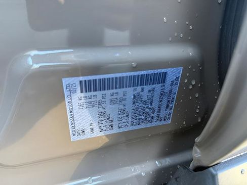 Used 2025 Nissan Rogue SV image 32