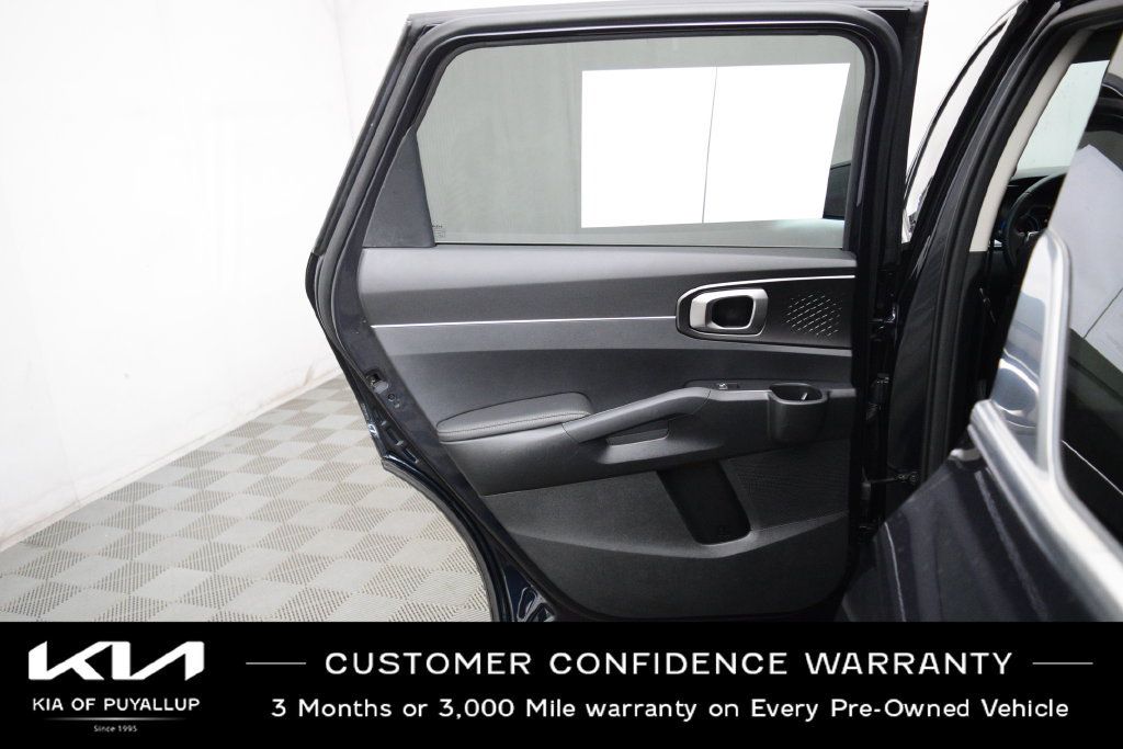 Certified 2023 Kia Sorento EX AWD/4WD image 11