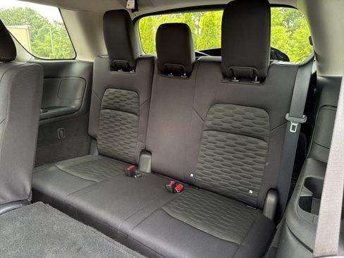 Used 2025 Nissan Pathfinder S AWD/4WD image 9