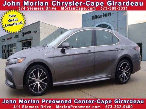Used 2024 Toyota Camry SE image 1