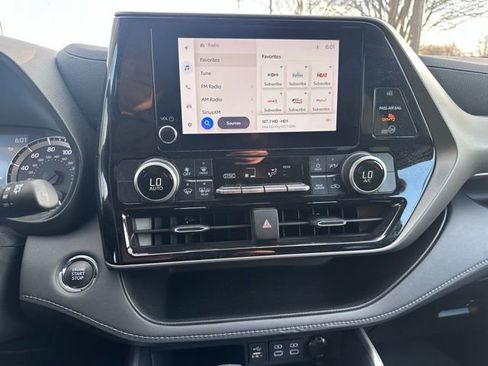 Used 2023 Toyota Highlander LE image 14