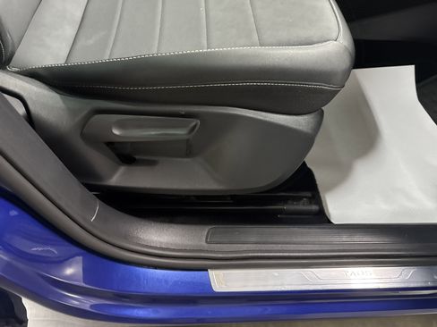 Certified 2022 Volkswagen Taos SE image 38