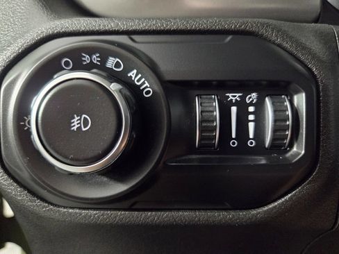 Used 2021 Jeep Wrangler Sport AWD/4WD image 19