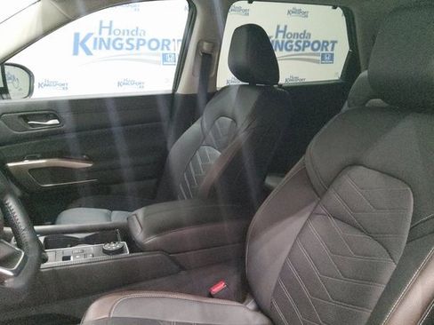 Used 2024 Nissan Pathfinder Platinum image 43