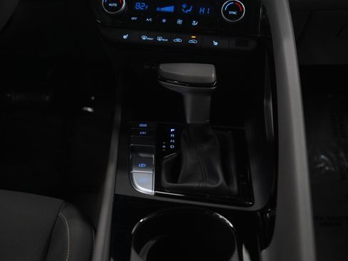 Used 2024 Hyundai Elantra SEL w/ Convenience Package FWD image 17