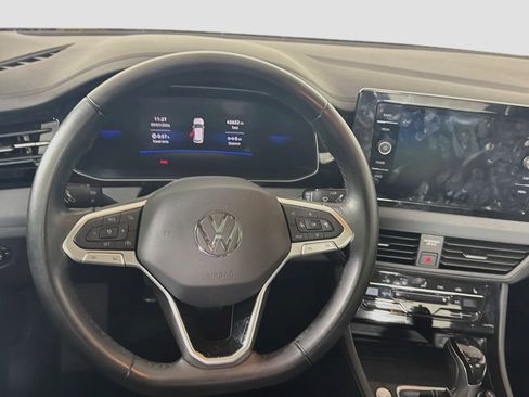 Used 2025 Volkswagen Jetta SE FWD image 17