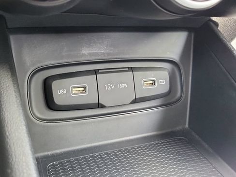 Used 2022 Hyundai Venue Limited w/ Cargo Package FWD image 26