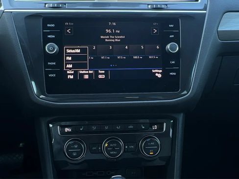 Used 2018 Volkswagen Tiguan SEL w/ 3rd Row Seat Package AWD/4WD image 19