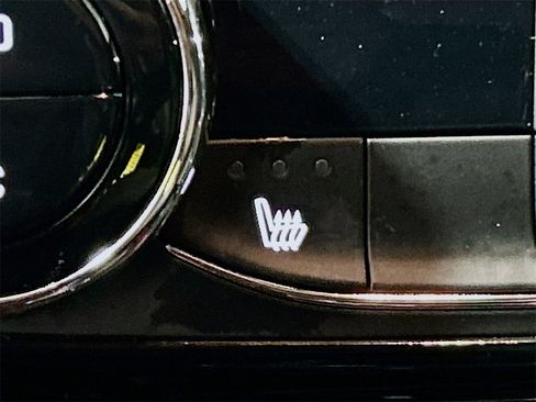 Used 2025 Chevrolet Trax RS w/ Driver Confidence Package image 17