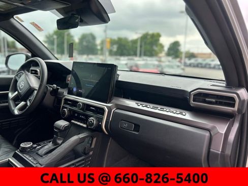 Certified 2025 Toyota Tacoma TRD Off-Road AWD/4WD image 8