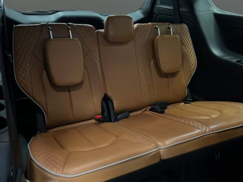 Used 2023 Chrysler Pacifica Pinnacle FWD image 27